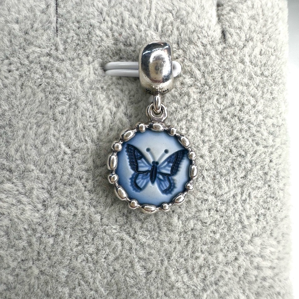 PANDORA retired Butterfly Cameo Charm